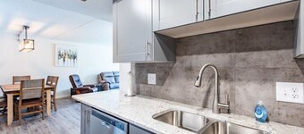 Modern, Rustic 2 Bed/1 bath 6 blocks from Mayo