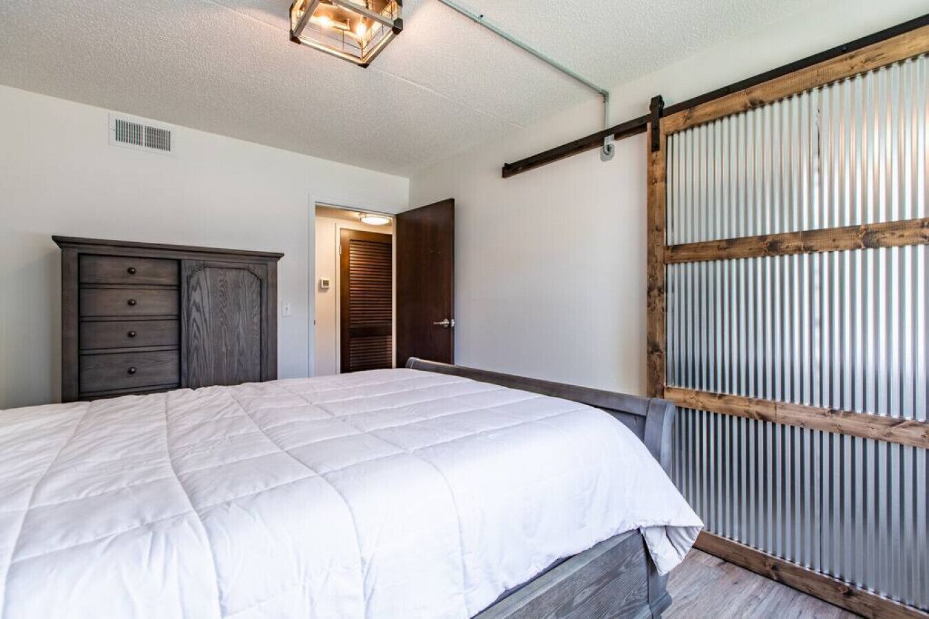 2 多间卧室、办公桌、熨斗/熨衣板、免费 WiFi