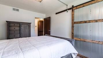 2 多间卧室、办公桌、熨斗/熨衣板、免费 WiFi