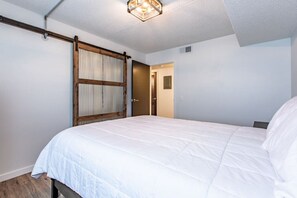 2 bedrooms, desk, iron/ironing board, free WiFi