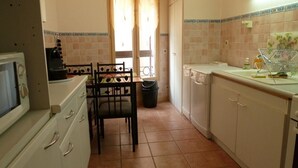 Microwave, oven, dishwasher - Le Vieux Saint Vincent (MACON)