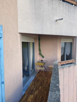 Outdoor dining - Le Vieux Saint Vincent (MACON)
