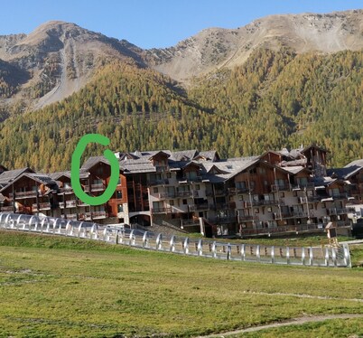 Bright duplex at the foot of the slopes