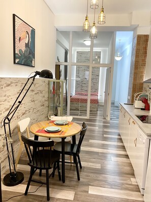 2 chambres, chambres insonorisées, fer et planche à repasser