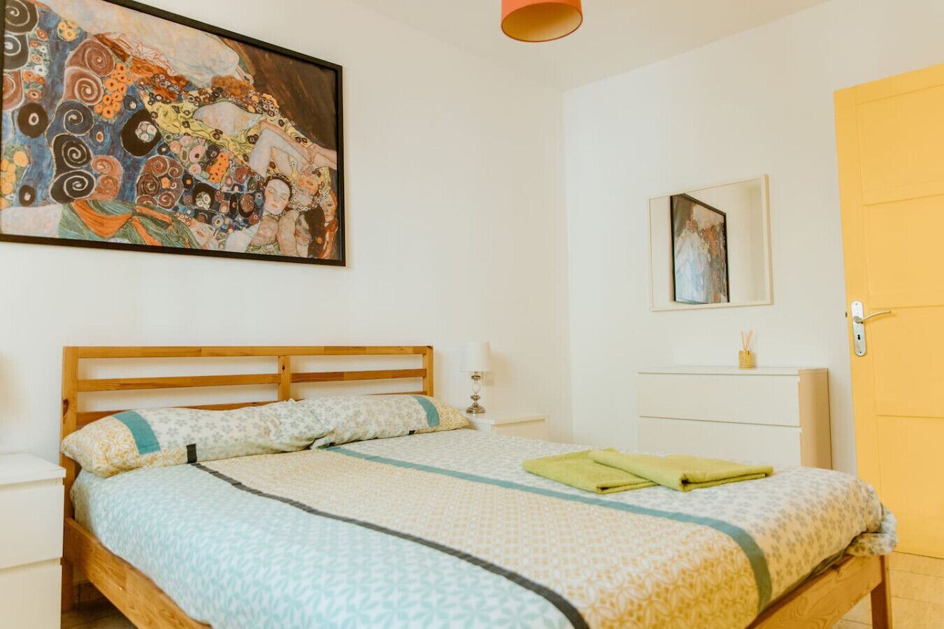 1 多间卧室、熨斗/熨衣板、WiFi、床单