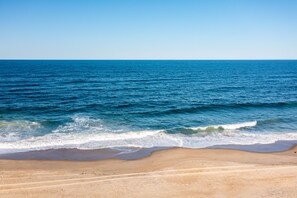 On the beach - Ocean Views with a 1 minute walk to beach access! Linens & Bath Towels included! (Kill Devil Hills)