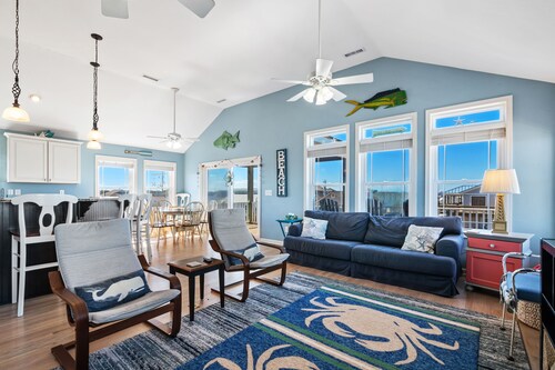 Ocean Views with a 1 minute walk to beach access! Linens & Bath Towels included!