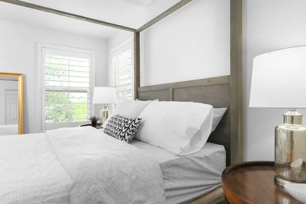 3 bedrooms, desk, travel crib, free WiFi