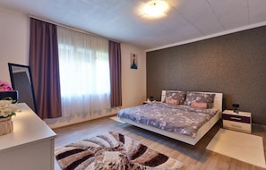 2 Schlafzimmer, Reisekinderbett, kostenloses WLAN, Bettwäsche