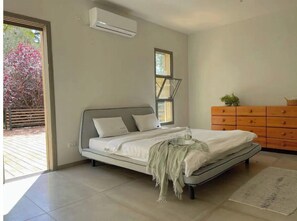 4 bedrooms, desk, iron/ironing board, travel cot