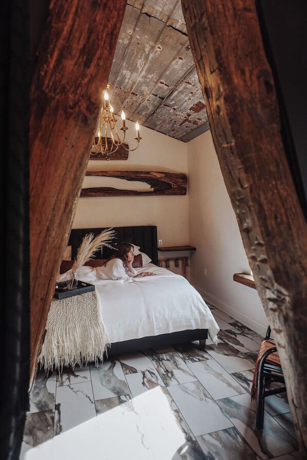 3 bedrooms, iron/ironing board, free WiFi, bed sheets - Southview @ the West Barn - Great Letchworth View! (Perry)