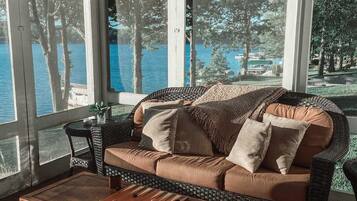 Smart TV, fireplace, offices