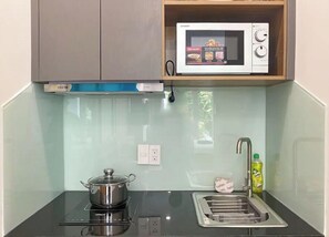 Fridge, microwave, electric kettle, cookware/dishes/utensils