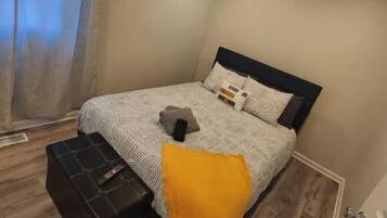 2 bedrooms, desk, iron/ironing board, free WiFi