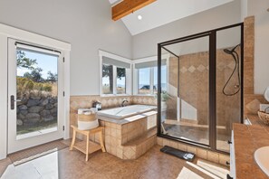 Badewanne, Haartrockner, Handtücher