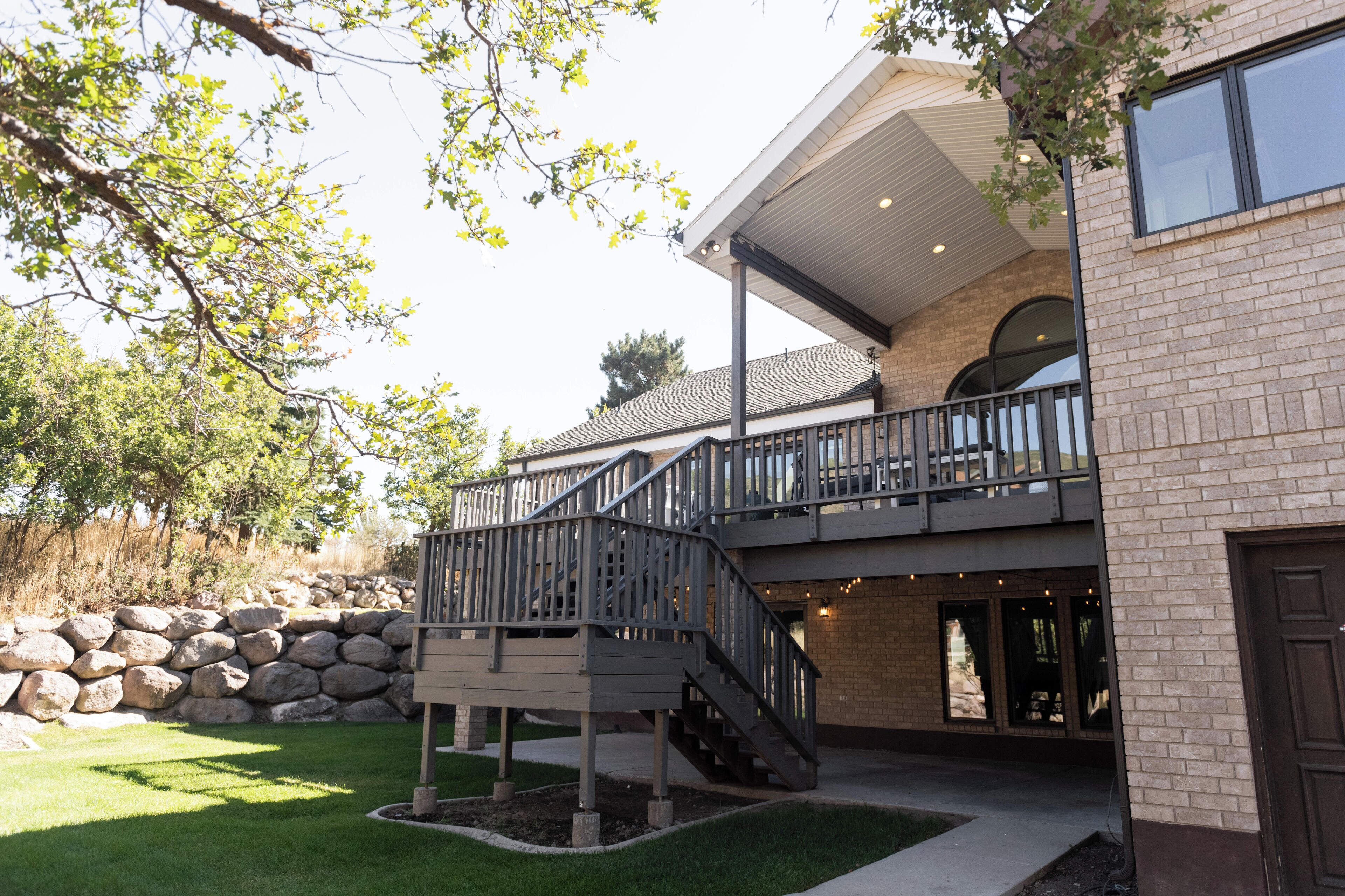 5 Acre Estate, Stunning Views, Decks, Fire Pit, Hot Tub, Gorgeous!