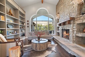 Interior - Stunning views, sleeps 10, firepit, decks, hot tub (Heber City)