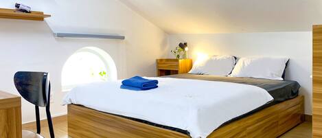 1 habitación, tabla de planchar con plancha, wifi gratis y ropa de cama