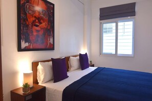 2 bedrooms, desk, WiFi, bed sheets