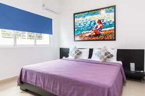 2 bedrooms, desk, WiFi, bed sheets