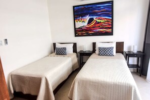 1 bedroom, desk, free internet