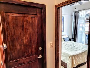 1 habitación, escritorio y internet gratis 