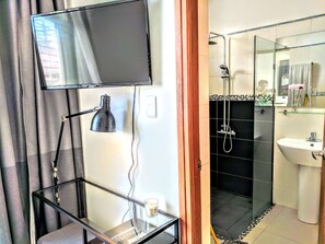 1 camera, una scrivania, accesso a Internet gratuito