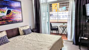 1 habitación, escritorio y internet gratis