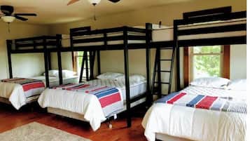 5 chambres, lit parapluie, Wi-Fi gratuit, draps fournis