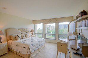 2 bedrooms, desk, iron/ironing board, free WiFi - Beachplace 7 - 202 by FGC (Longboat Key)