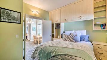 1 bedroom, desk, iron/ironing board, WiFi
