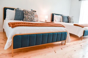 7 bedrooms, WiFi, bed sheets