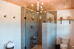 Combined shower/tub, hair dryer, towels, soap