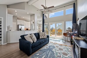 Téléviseur connecté, foyer, livres