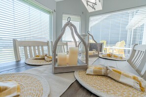 Dining - Spa Deck | Gulf View | Walk-to-Beach | Townhome 🌊✨ (Galveston)