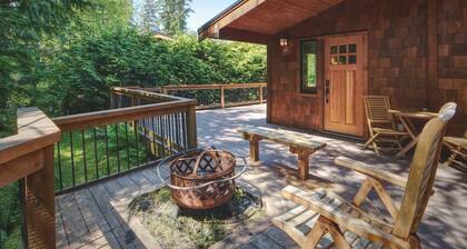 Hot Tub | Large Fully Enclosed deck| Pet Friendly