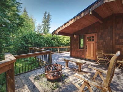 Hot Tub - Large Fully Enclosed deck - Pet Friendly