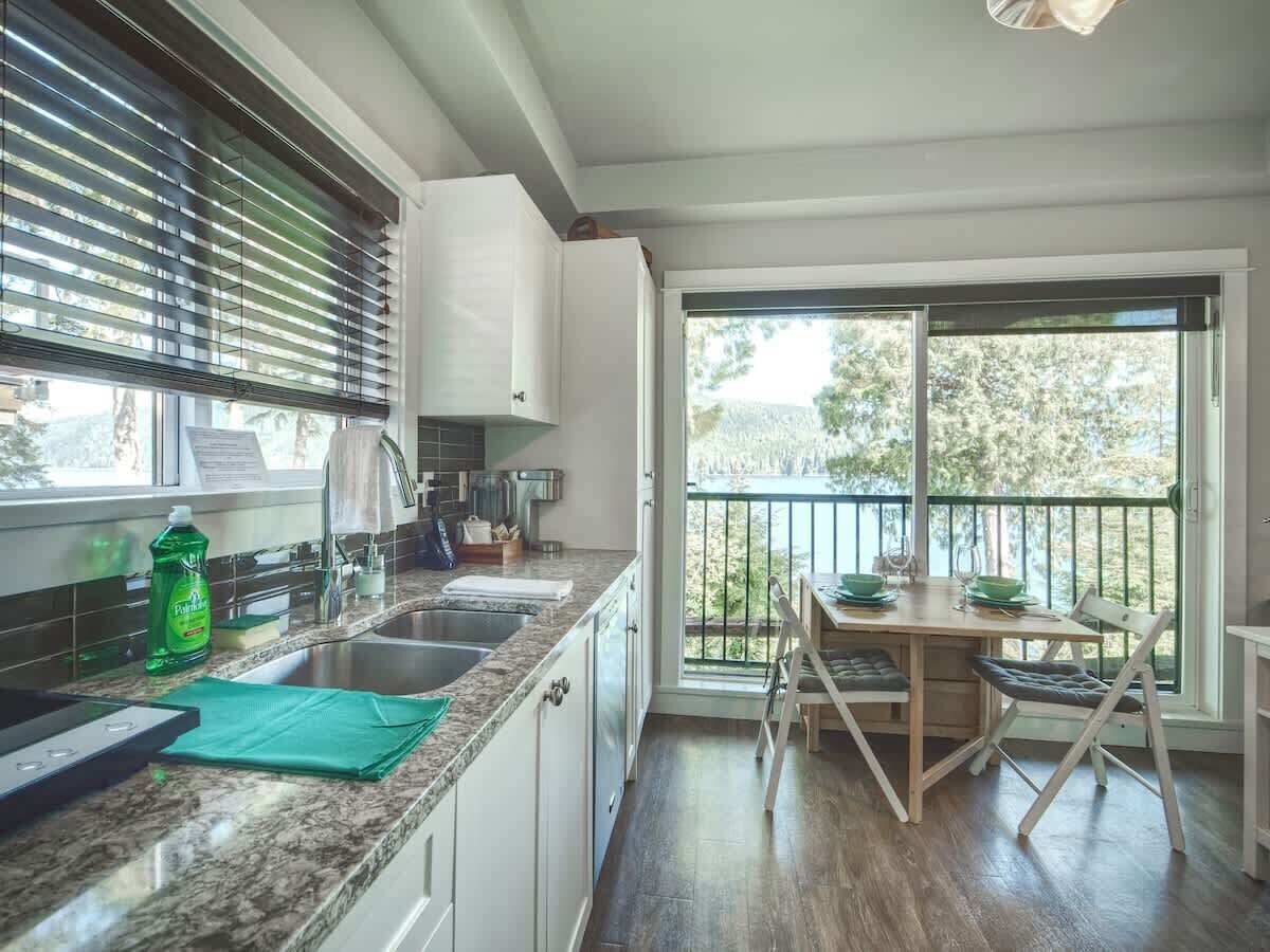 Fridge, microwave, dishwasher, coffee/tea maker