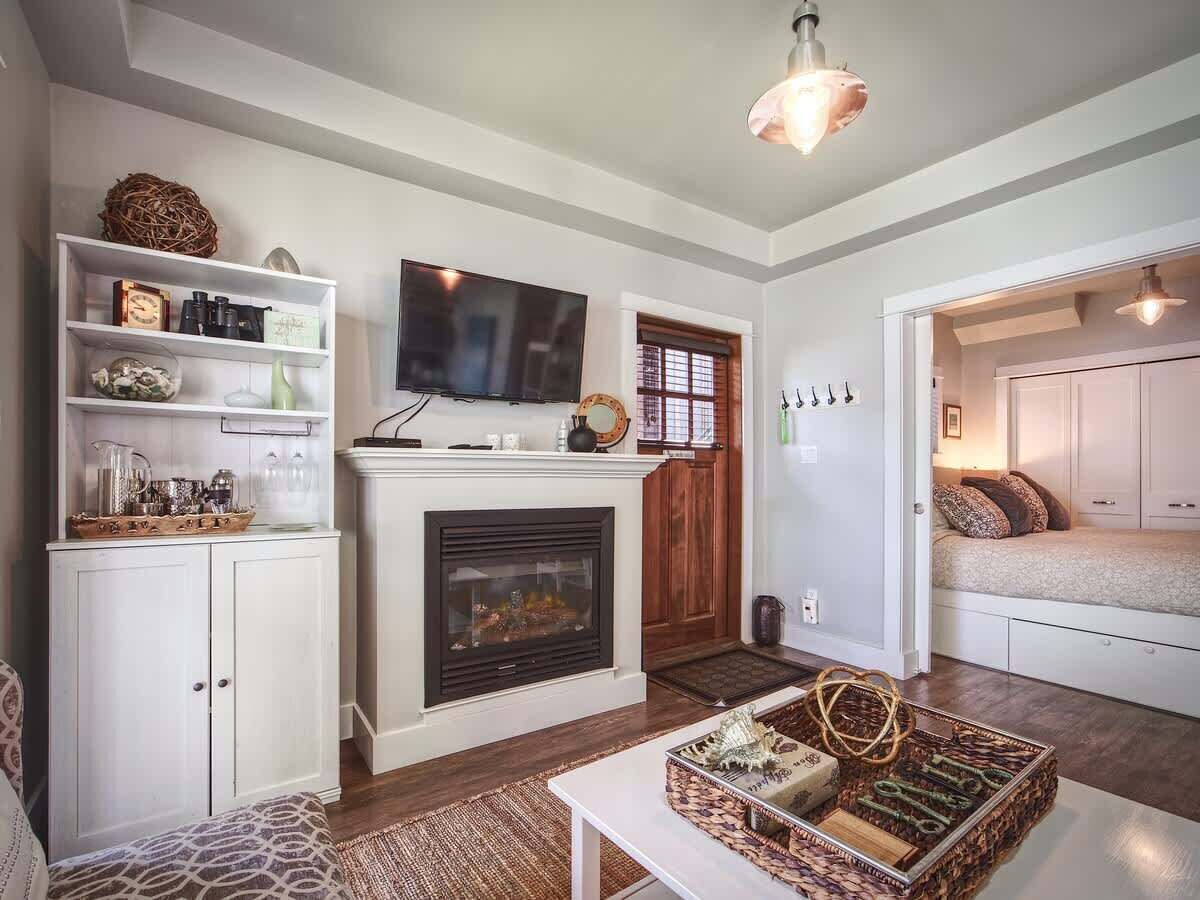 Oceanfront Suite With Hot Tub - No Pets - Sleep 4 - Port Renfrew
