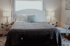 3 bedrooms, desk, iron/ironing board, internet