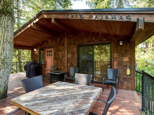 Hot tub Oasis Among Trees - Pet Friendly