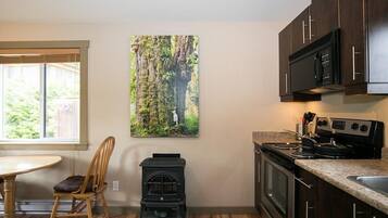 Fridge, microwave, oven, coffee/tea maker