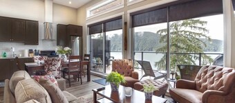 Amazing Oceanfront & Eagle Views! Sleep 6 + 2 bath