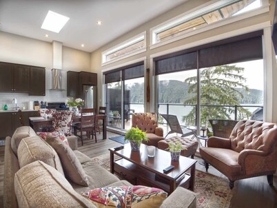 Amazing Oceanfront & Eagle Views! Sleep 6 + 2 bath