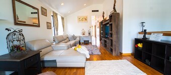 Beautiful & Romantic Apartment In Midway!