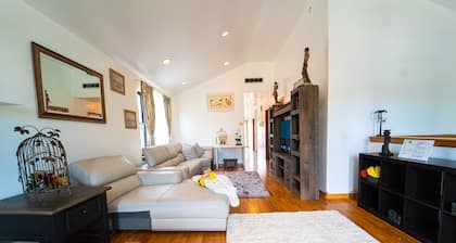 Beautiful & Romantic Apartment In Midway!