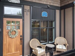 Exterior - Oceanfront Relaxing & Stunning View (Port Renfrew)