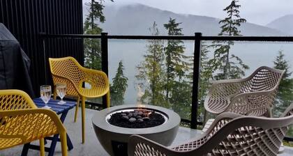 Oceanfront, Marina & Mountain views- pet friendly