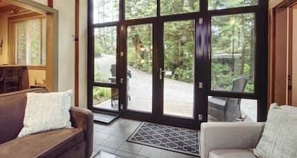 Private treed setting - no pets - garden view