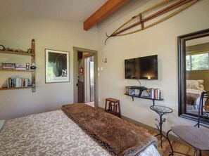 WiFi, bed sheets - Quiet Romantic Getaway at Wild Coast Lure (Port Renfrew)